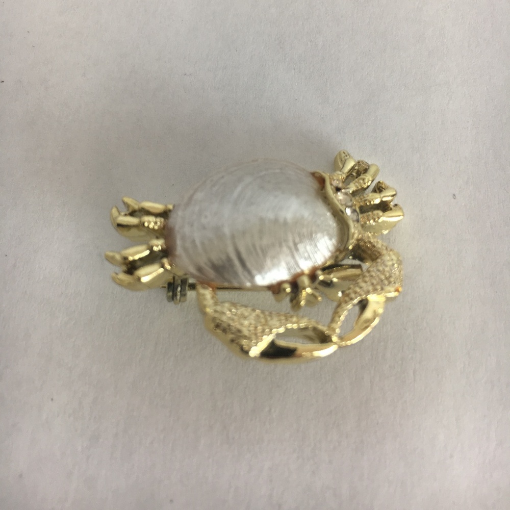 Signed GERRY'S Vintage CRAB BROOCH Pin with Shell